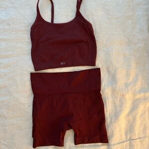 SET Active maroon set size M